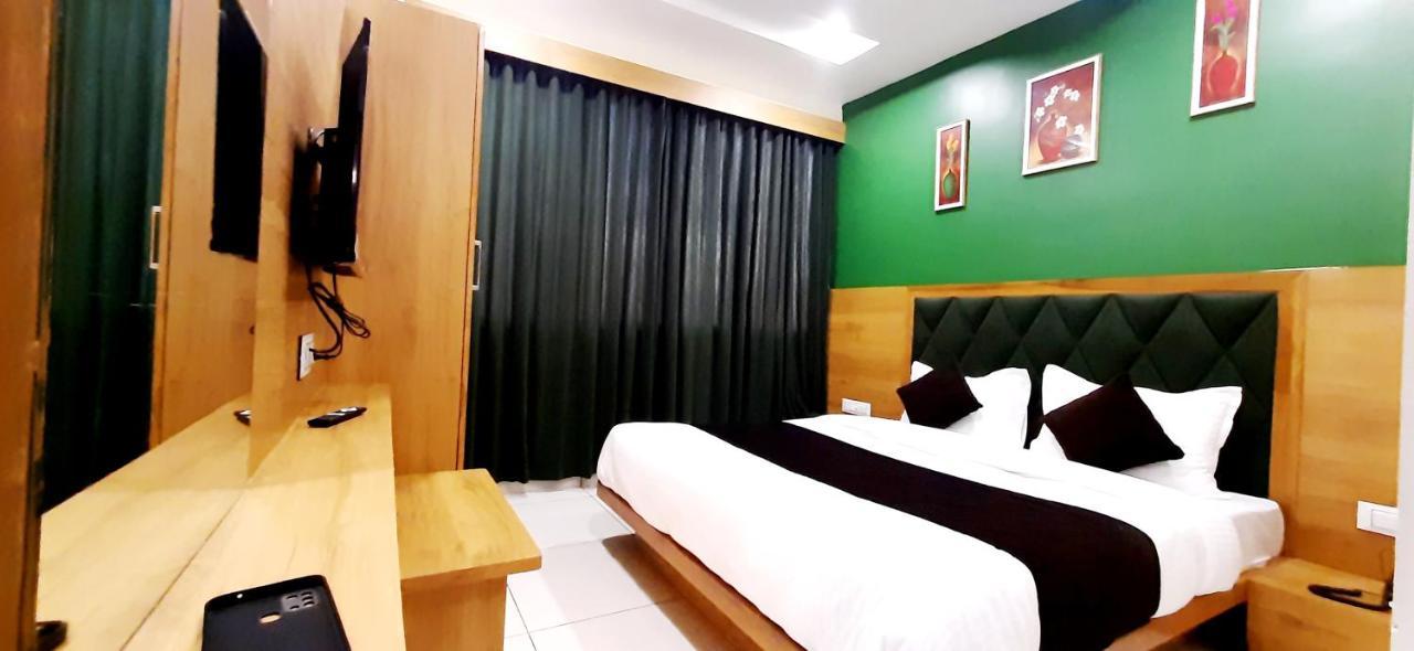 Hotel Suncity 아흐메다바드 외부 사진