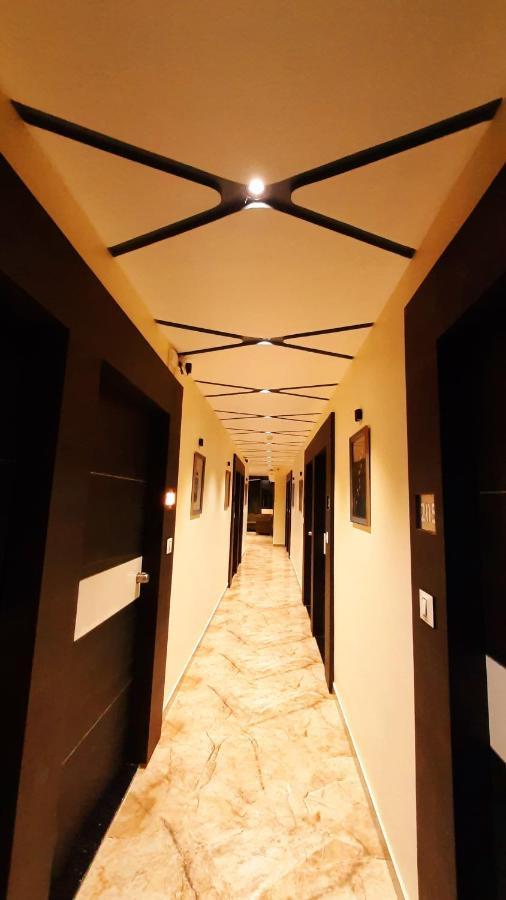 Hotel Suncity 아흐메다바드 외부 사진
