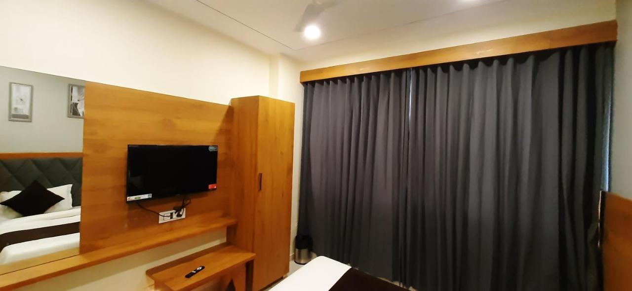 Hotel Suncity 아흐메다바드 외부 사진