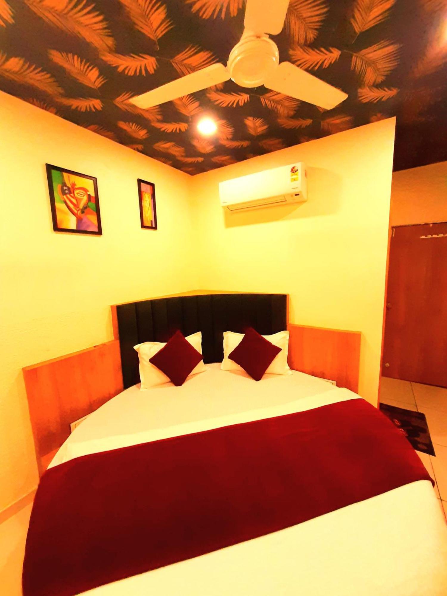 Hotel Suncity 아흐메다바드 외부 사진