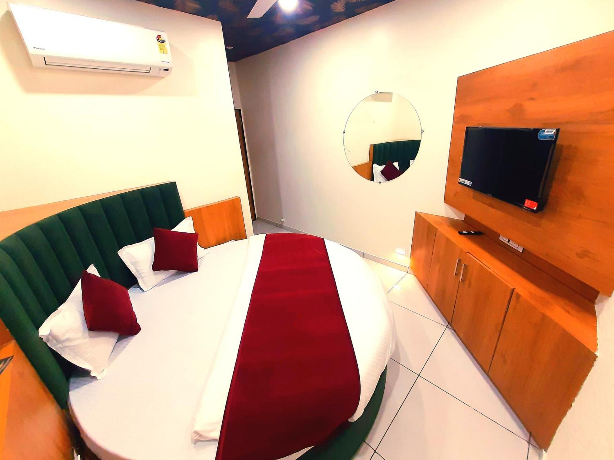 Hotel Suncity 아흐메다바드 외부 사진