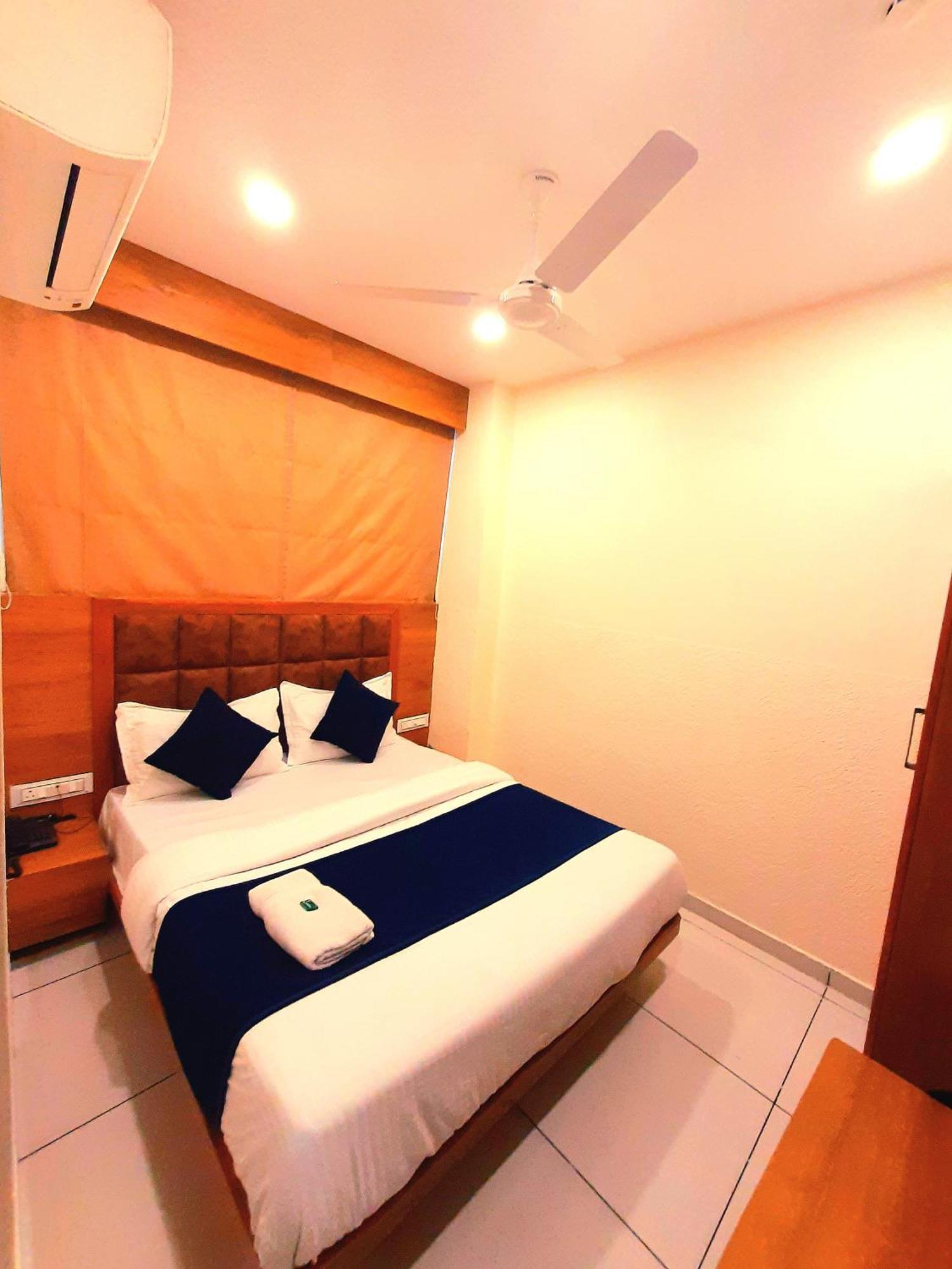 Hotel Suncity 아흐메다바드 외부 사진