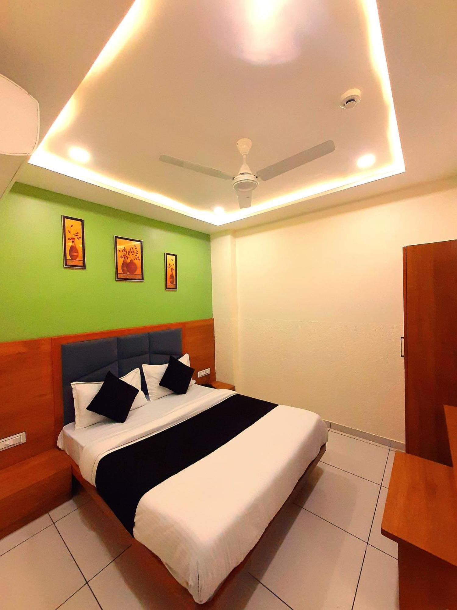 Hotel Suncity 아흐메다바드 외부 사진