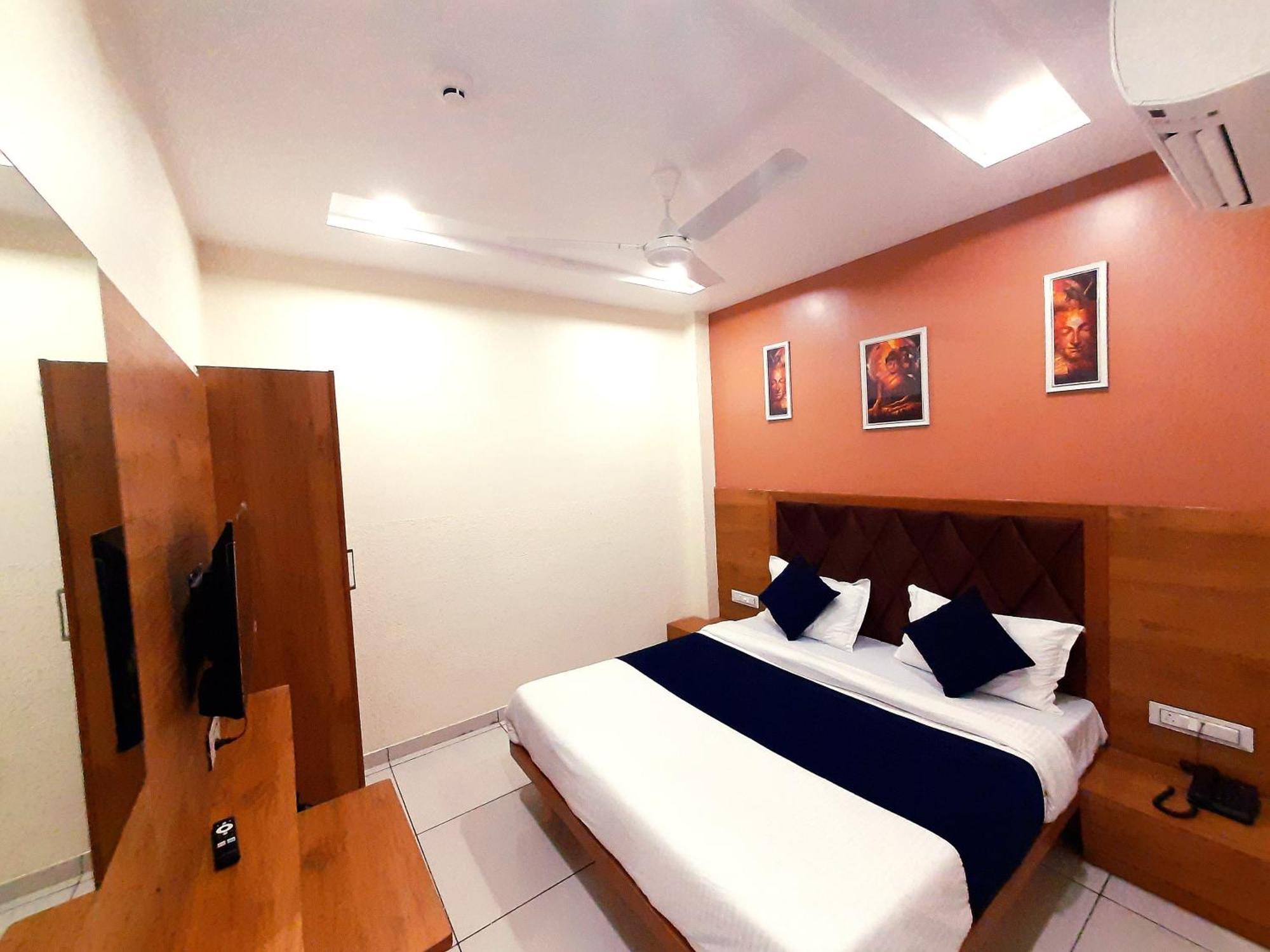Hotel Suncity 아흐메다바드 외부 사진