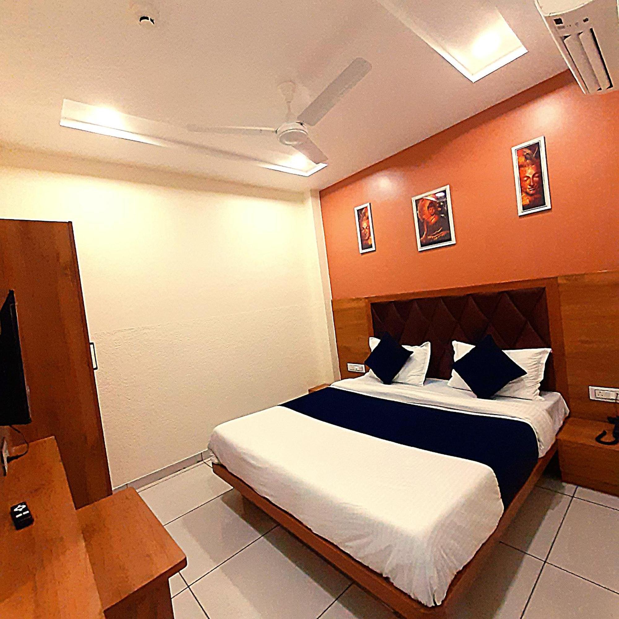 Hotel Suncity 아흐메다바드 외부 사진