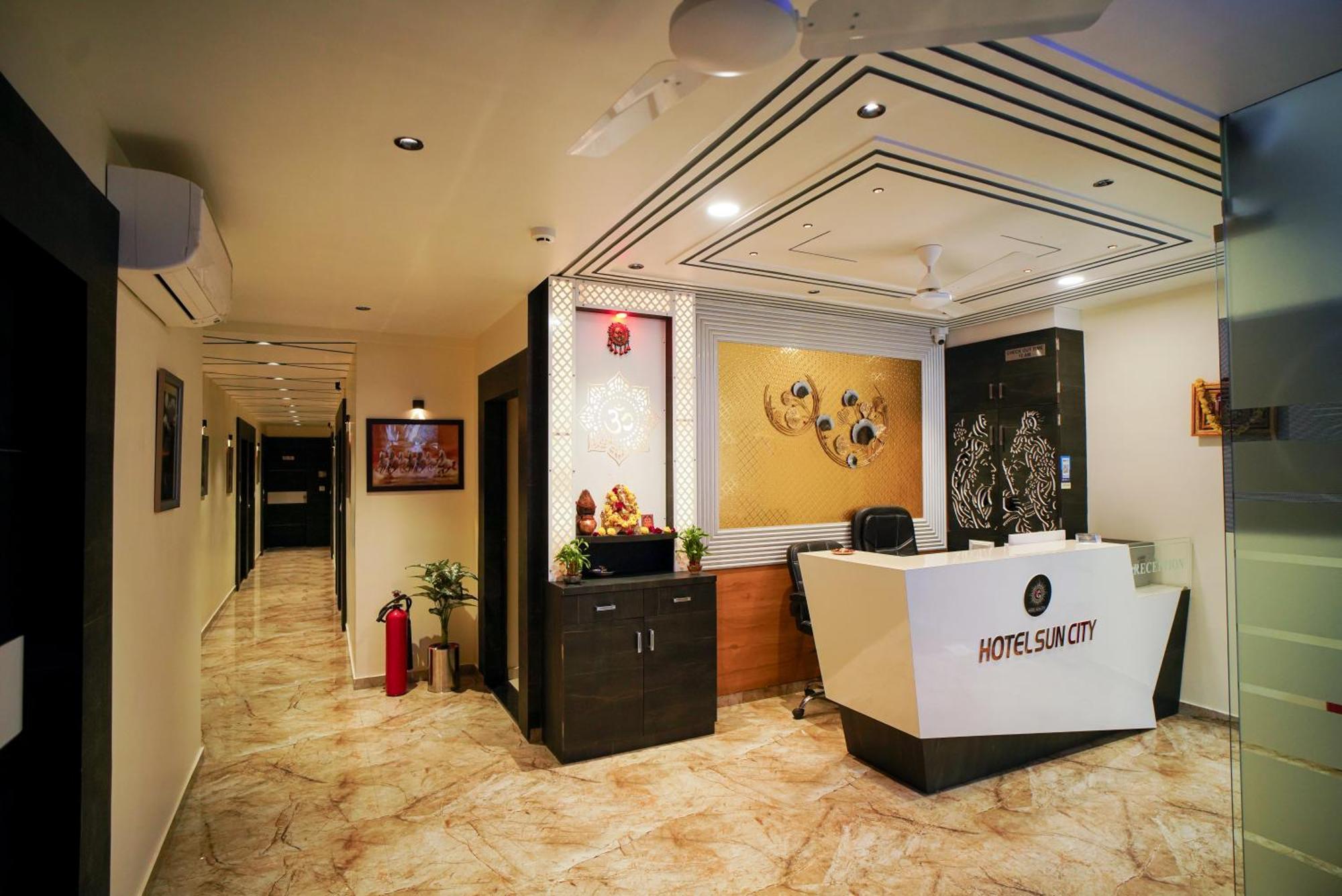 Hotel Suncity 아흐메다바드 외부 사진
