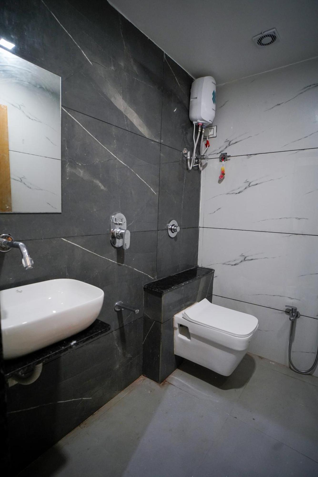 Hotel Suncity 아흐메다바드 외부 사진