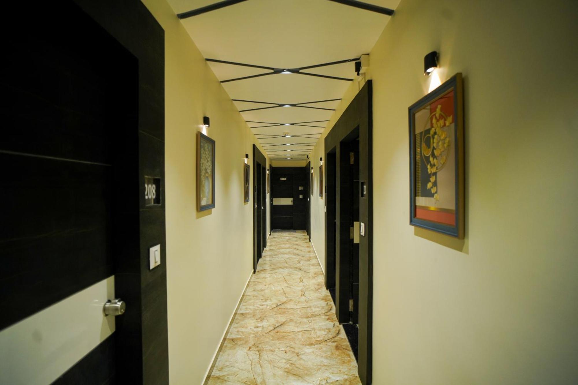 Hotel Suncity 아흐메다바드 외부 사진
