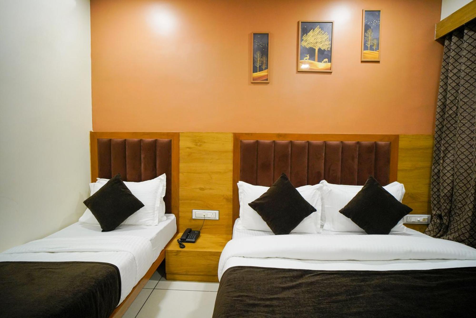 Hotel Suncity 아흐메다바드 외부 사진