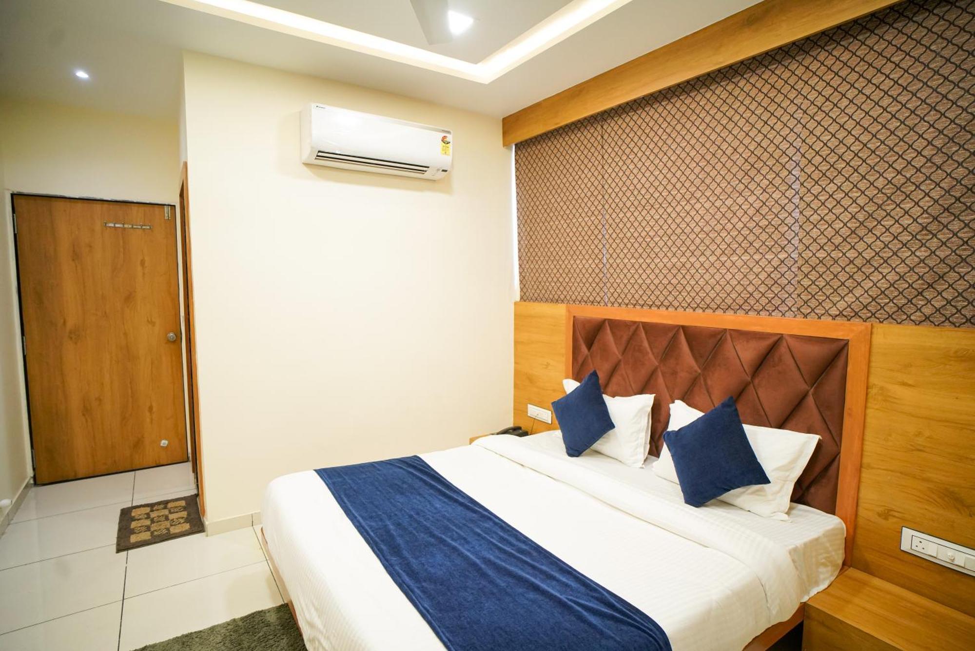 Hotel Suncity 아흐메다바드 외부 사진