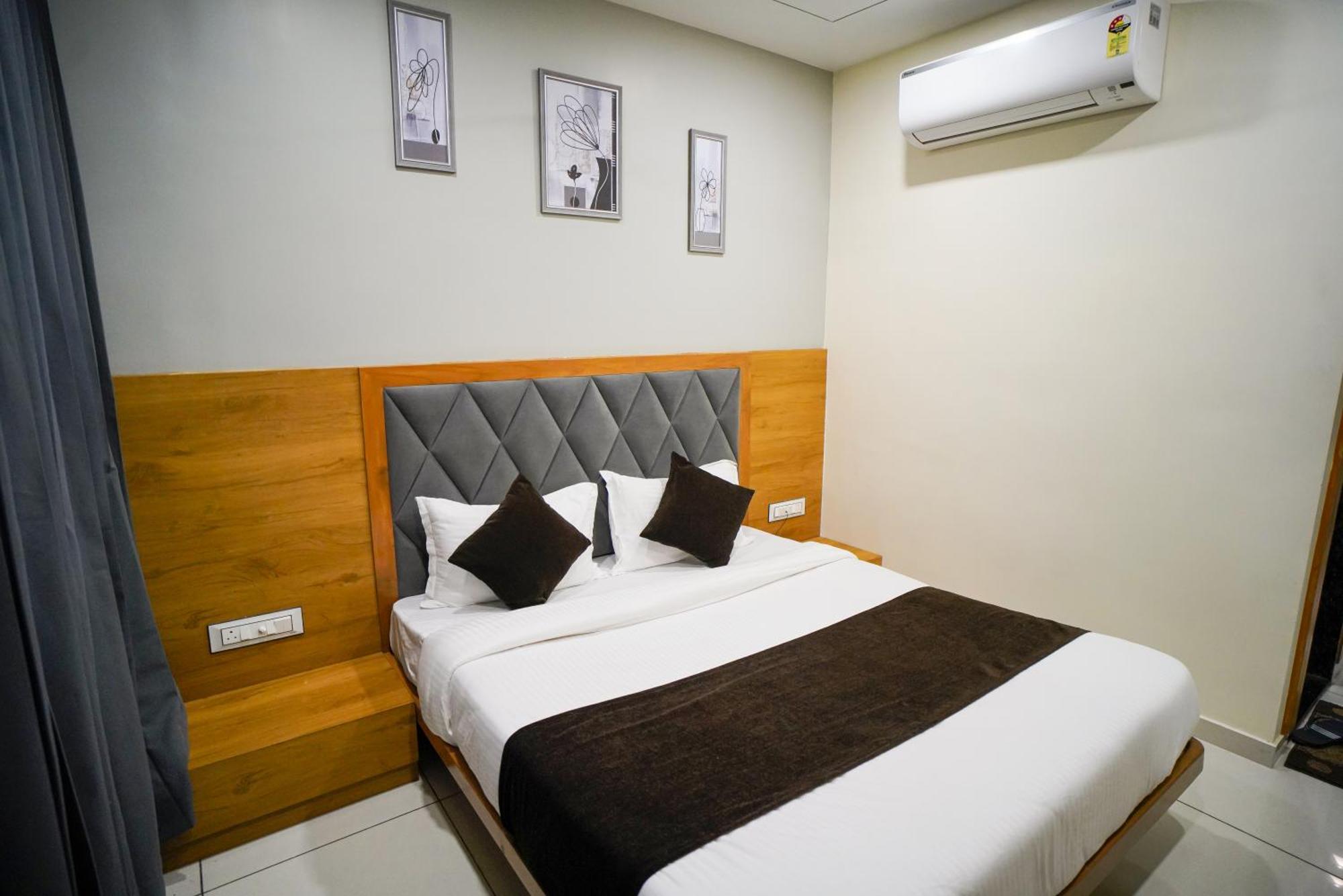 Hotel Suncity 아흐메다바드 외부 사진