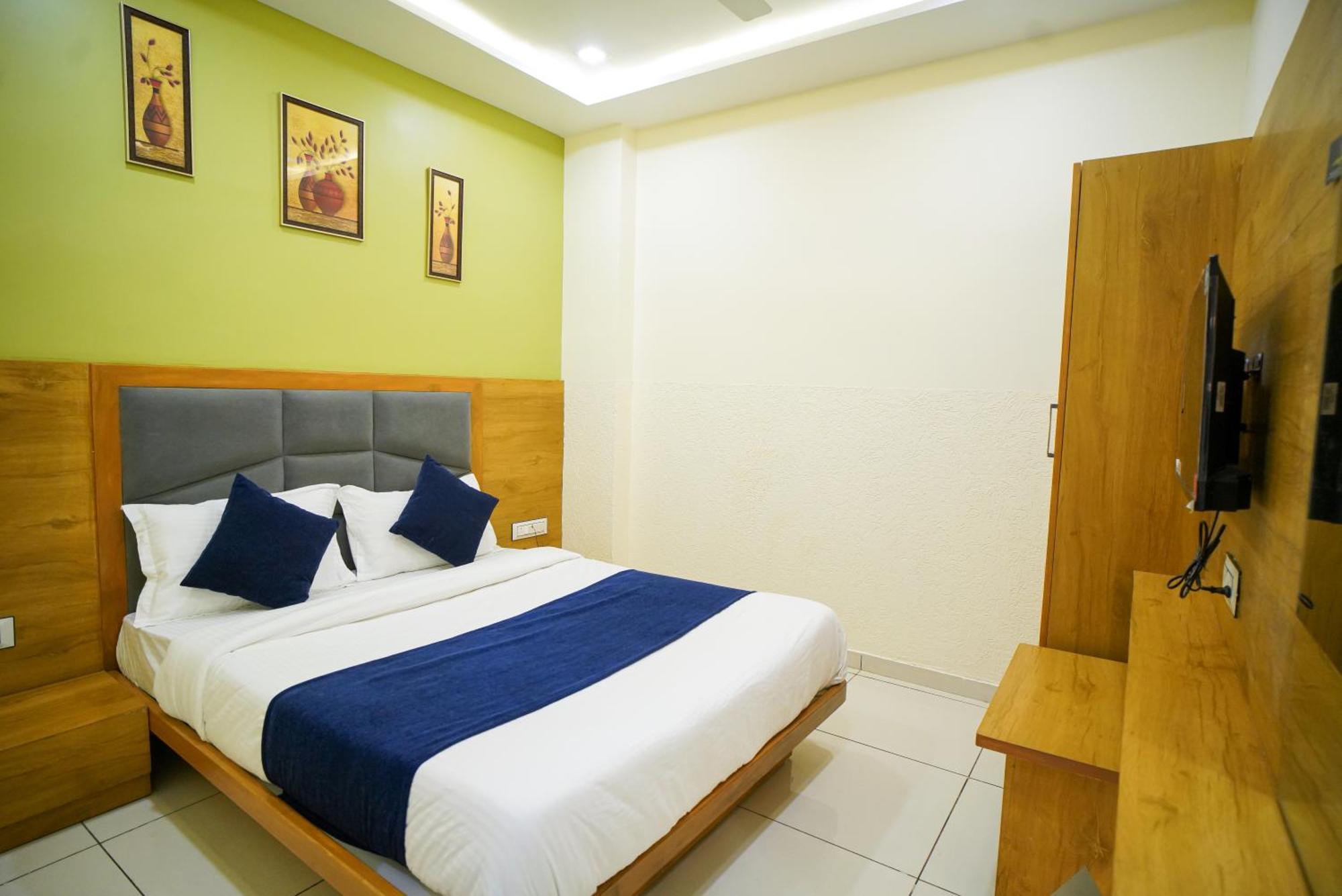 Hotel Suncity 아흐메다바드 외부 사진
