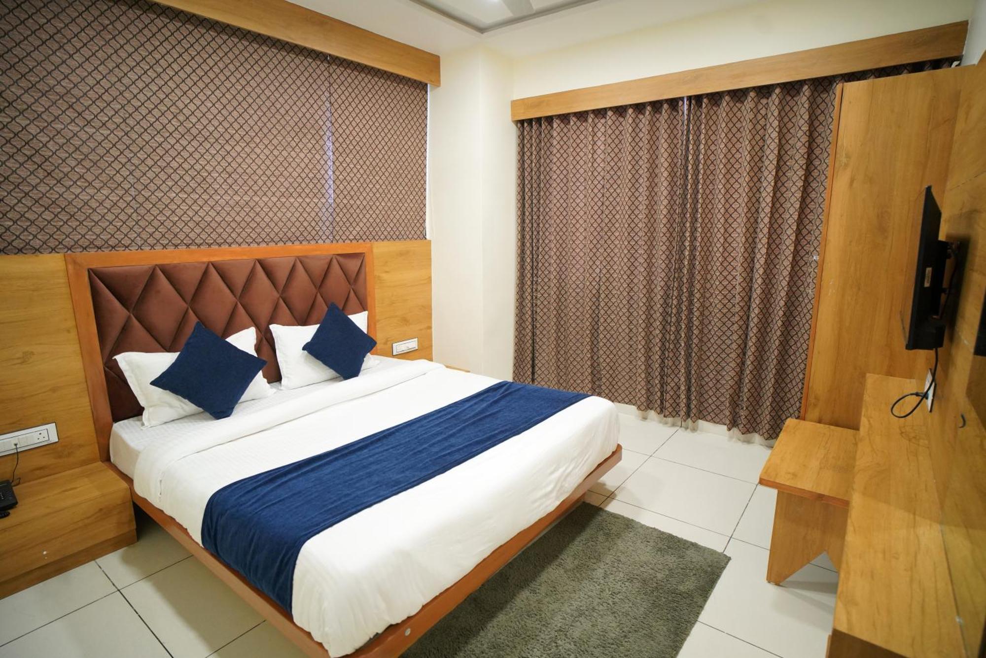 Hotel Suncity 아흐메다바드 외부 사진